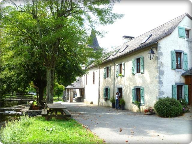 Gites Communaux A Lourdios Bagian luar foto